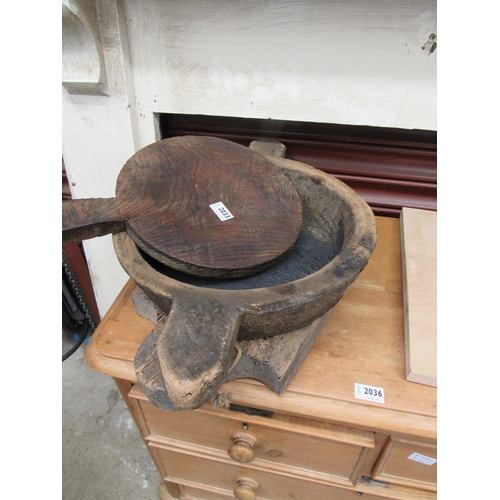 2033 - Two rustic chopping boards and a bowl