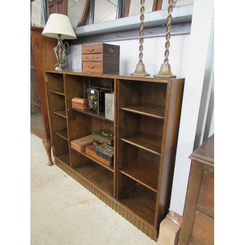 2077 - A 1940's oak bookcase 137 x 28 x 107cm tall           (R) £35