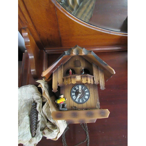 2084 - Two mantel clocks and a cuckoo clock