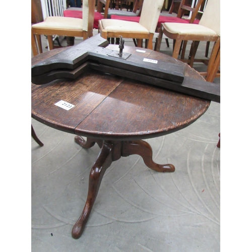 2123 - A late 18th Century country oak tripod coffee table