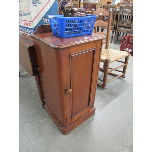 2148 - A Victorian mahogany pot cupboard