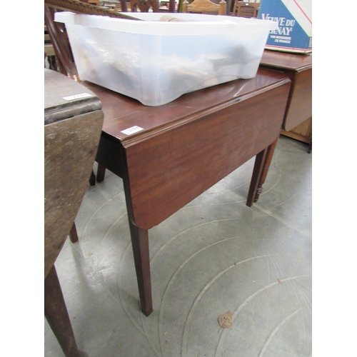 2153 - A Victorian mahogany Pembroke table with single end drawer a/f          (E) £20-30