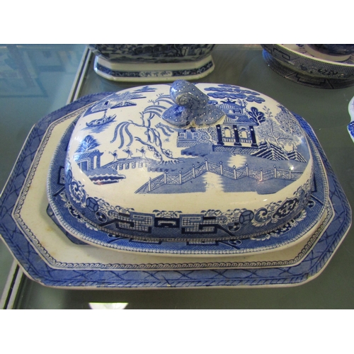 1180 - A collection of 19th Century and later blue and white ceramics including Willow pattern covered ture... 