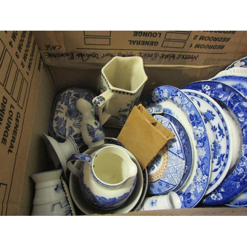 1404 - A box of miscellaneous 19th Century and later blue and white ceramics to include flow blue plates, w... 