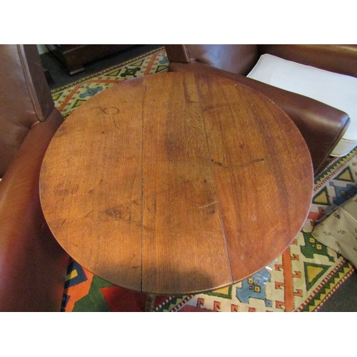 1020 - A Georgian oak wine table, the circular top over turned column to a tripod base with downturned legs... 