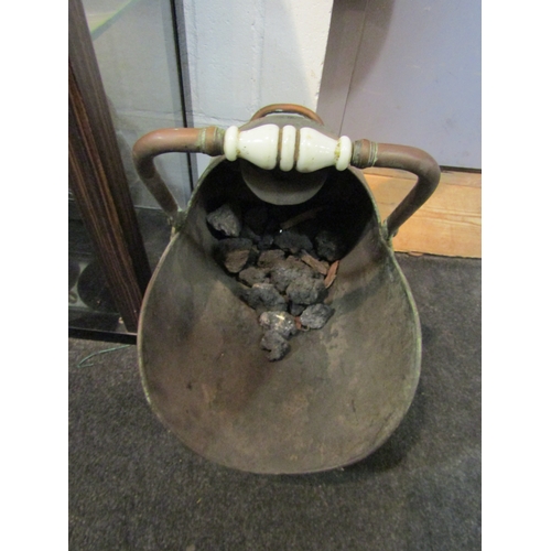 1419 - A Victorian copper coal scuttle