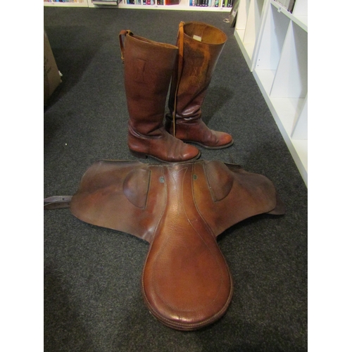 1420 - A riding saddle and boots