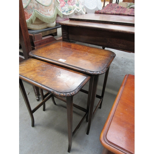 2338 - A nest of two burr wood tables           (R) £0