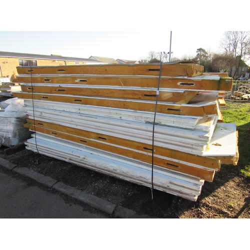 3174 - A quantity of insulated sheets     (E) £20-30