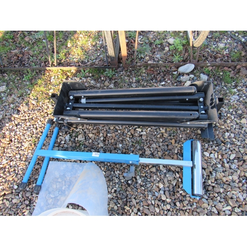 3273 - Two roller stands