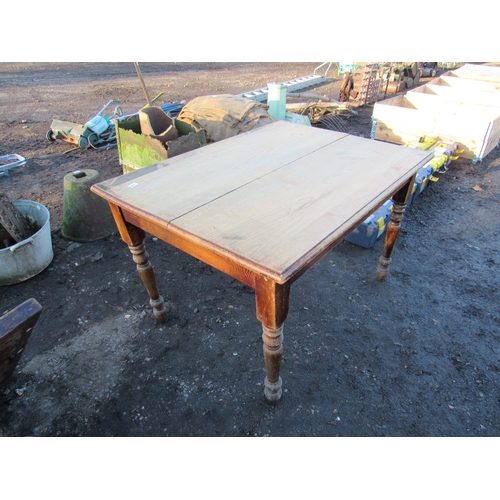 3302 - An oak table a/f