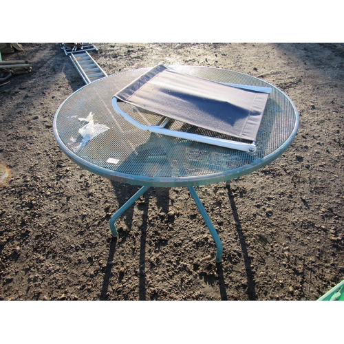 3345 - A circular metal mesh top garden table     (E) £10-20