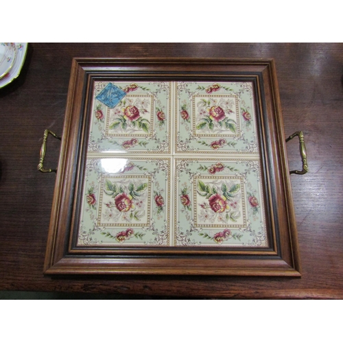 4073 - A floral tiled tray with twin handles