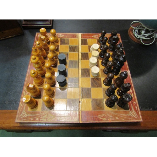 4192 - A 20th Century chess board and pieces