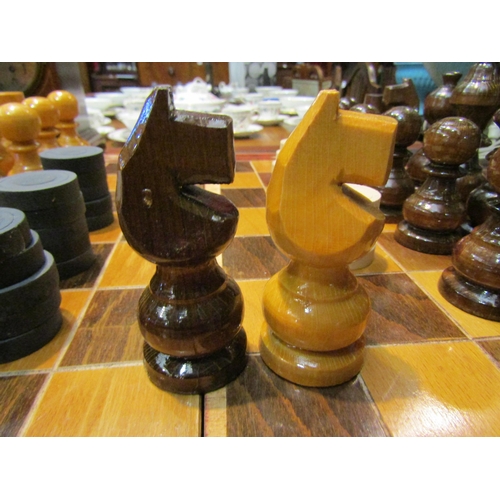 4192 - A 20th Century chess board and pieces