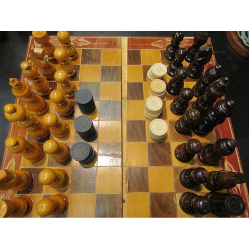 4192 - A 20th Century chess board and pieces