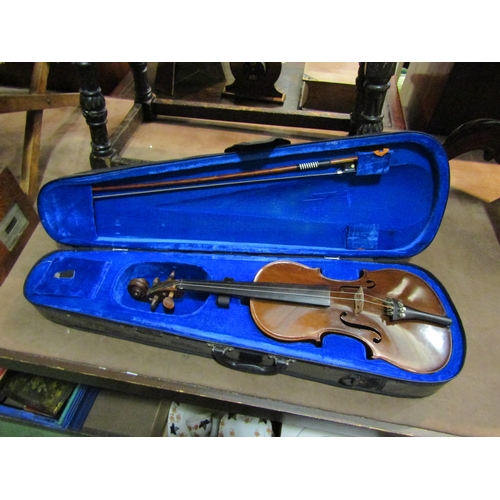 4237 - A cased violin and bow   (R) £10