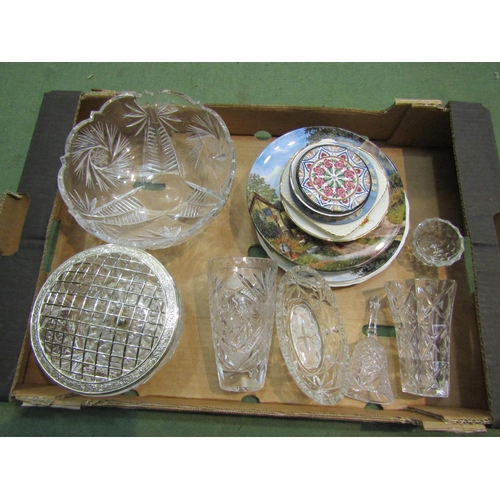 4250 - A box of miscellaneous glassware and ceramics, rose bowl, fruit bowl, vase, collectors plates etc