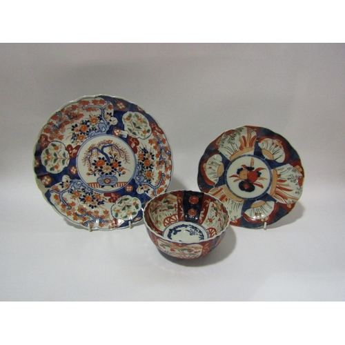 4273 - Three pieces of Japanese Imari, bowl and two plates, chipped and cracked (3)