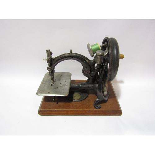 4318 - A vintage sewing machine