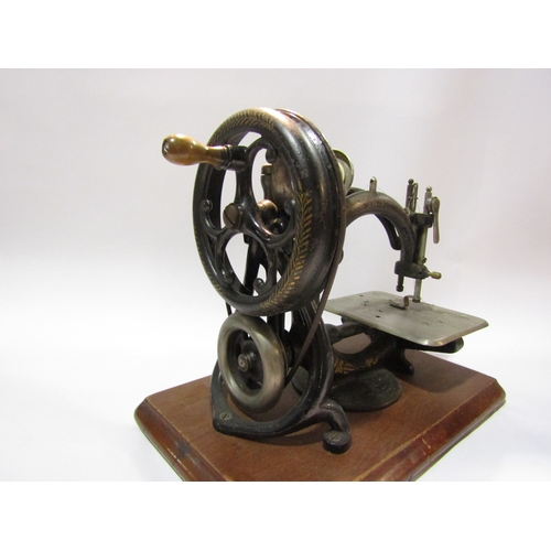 4318 - A vintage sewing machine