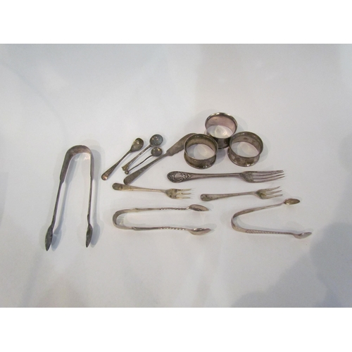 4338 - A box of miscellaneous silver and plated to include two silver napkin rings, Chester, silver tongs, ... 