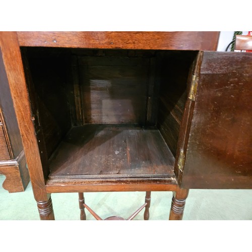 4201 - An early Victorian flame mahogany nightstand, tray top, single door with ebony inlay, turned support... 