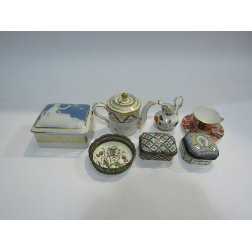 4428 - Mixed decorative ceramics including porcelain trinket boxes, Worcester 