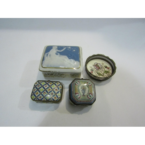 4428 - Mixed decorative ceramics including porcelain trinket boxes, Worcester 