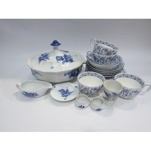 4462 - A quantity of blue and white ceramics including Minton Shalamar cups and saucers, Copenhagen lidded ... 