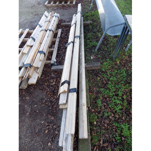 7002 - A bundle of pine architrave and rail (M) £10-15