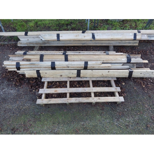 7003 - A bundle of pine architrave and rail  (M)  £10-15