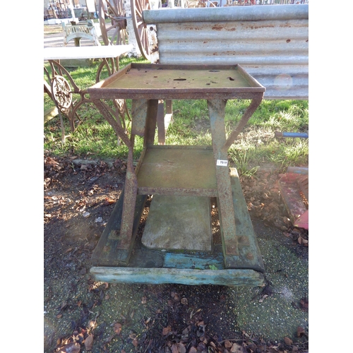 7019 - An industrial iron stand on wheeled base, a/f