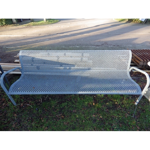 7042 - A metal station bench, 79