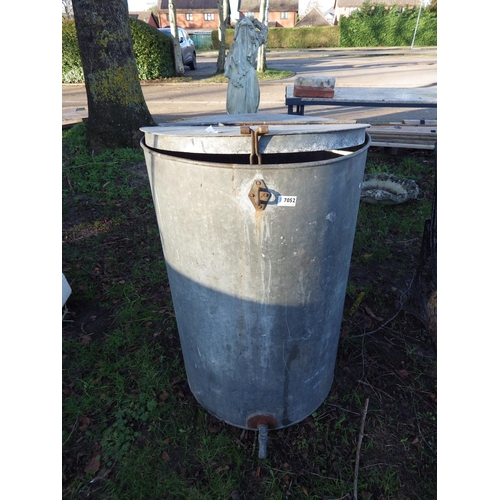 7052 - A galvanised cylindrical feed bin, 36