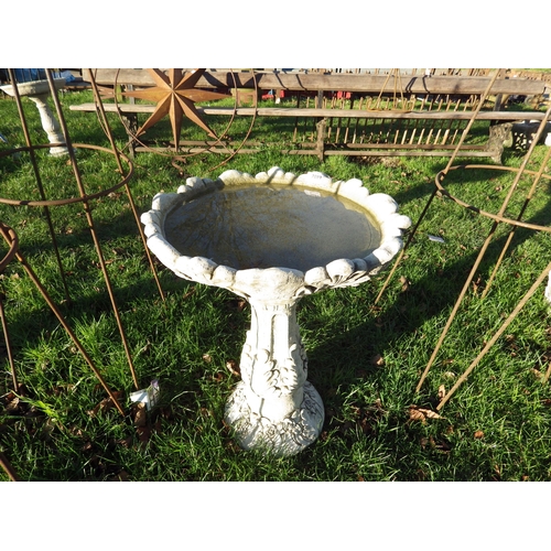 7089 - A composition leaf pattern birdbath, 23