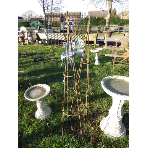 7092 - A pair of steel arrow top obelisks