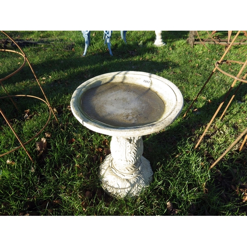 7093 - A squat leaf pattern birdbath, 17