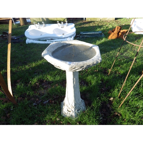 7105 - A composition Art Nouveau style birdbath, 24