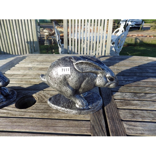 7111 - A pair of rabbit figures  (R  £20