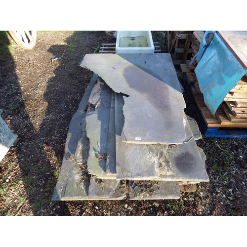 7125 - A pallet of mixed slate slabs  (R)  £180