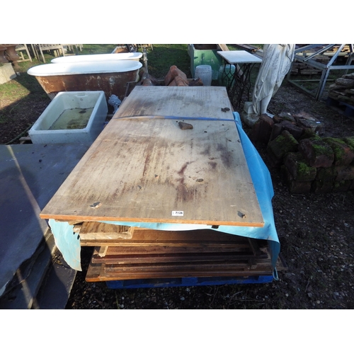 7126 - A pallet of reclaimed pine shelves, mixed sizes  (E)  £40-60