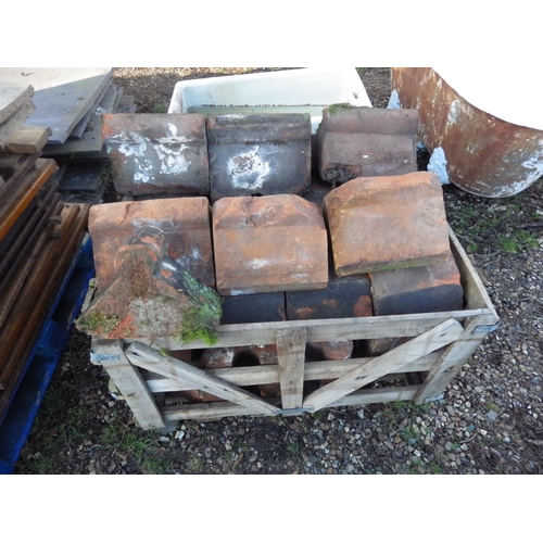 7127 - A pallet of wall copings with additional stretchers  (E)  £100-150