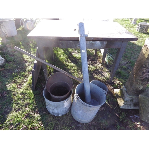 7175 - Galvanised chicken feeder, scoop etc