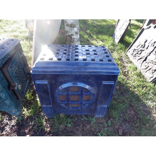 7176 - A French Deco style enamel stove