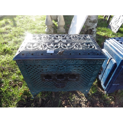 7177 - An early 20th Century green enamelled stove  (R)  £50