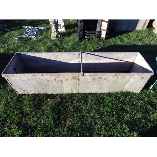 7188 - A riveted galvanised water tank, 72