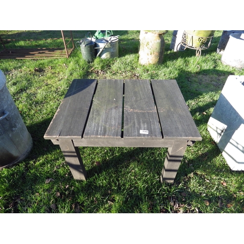 7192 - A wooden garden table  (R)  £0