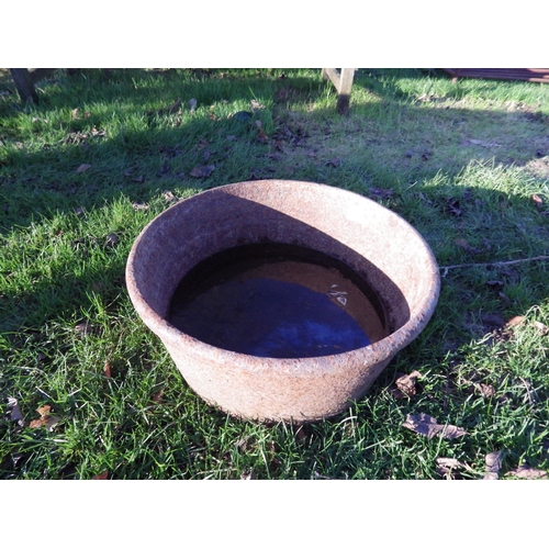 7196 - A cast quenching bowl