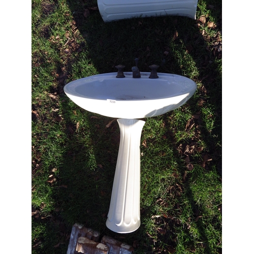 7230 - A ceramic Deco style basin on pedestal with brass fittings  (E)  £20-40